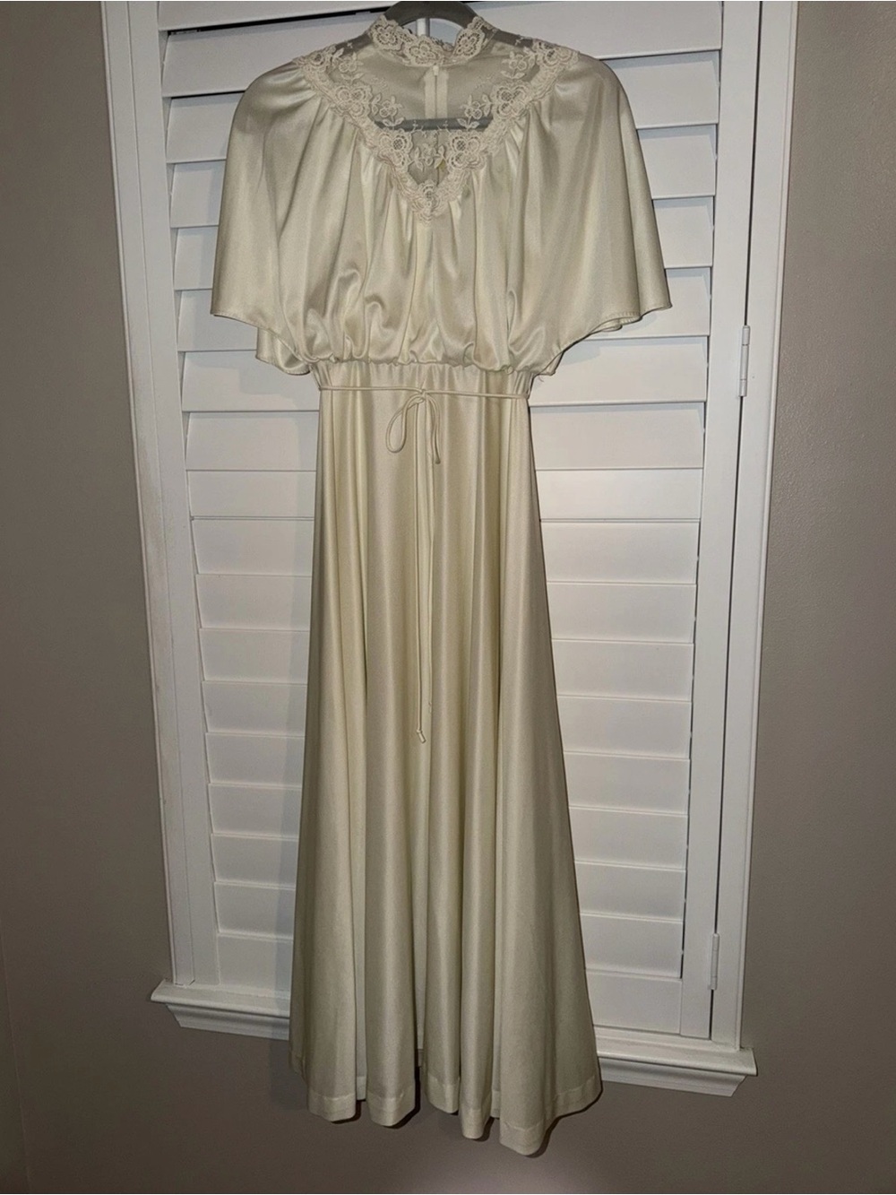 Ladies' Vintage 70s style Silky Dress Elegant Long Ivory with Lace Women's RARE